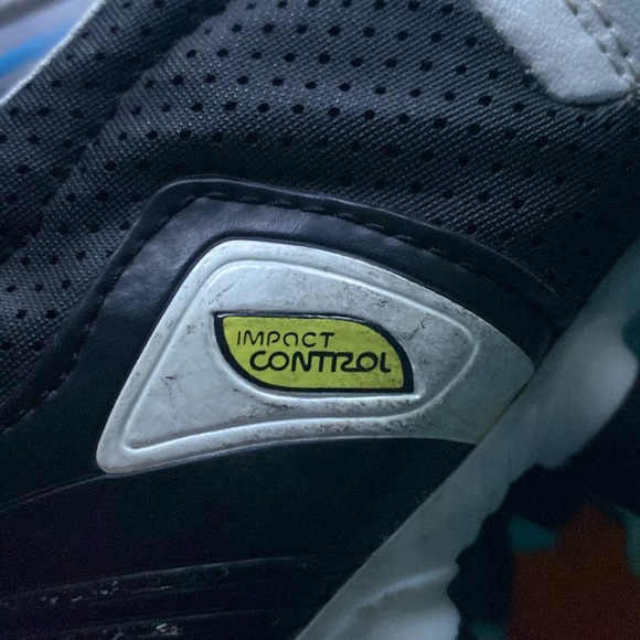 Umbro Women’s SX Valor 2 Soccer Cleats - Picture 8 of 11